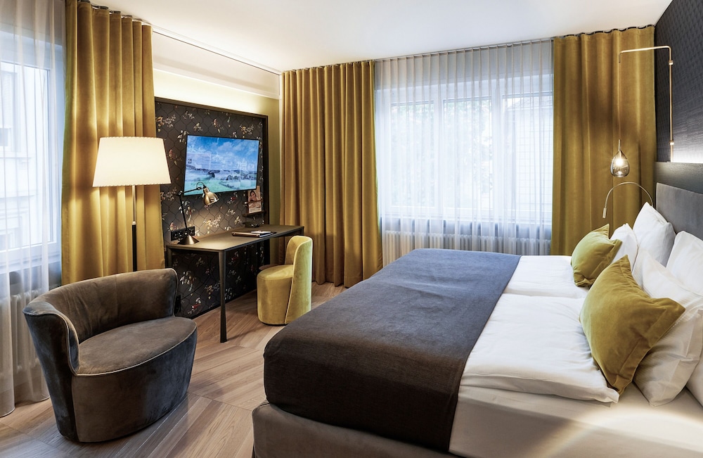 Standard Room, 1 King Bed - Photo 3