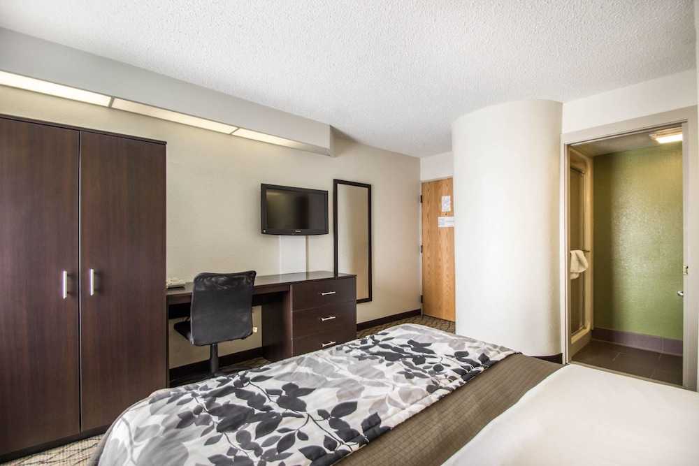 Standard Room, 1 Queen Bed, Non Smoking - Photo 1