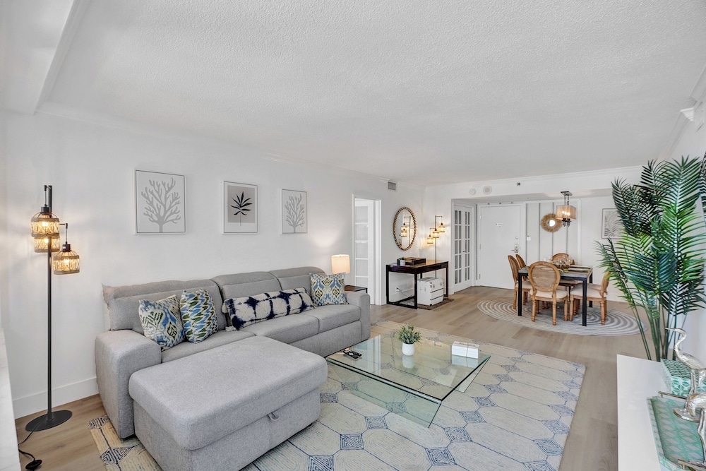 Chic Coastal Getaway 708