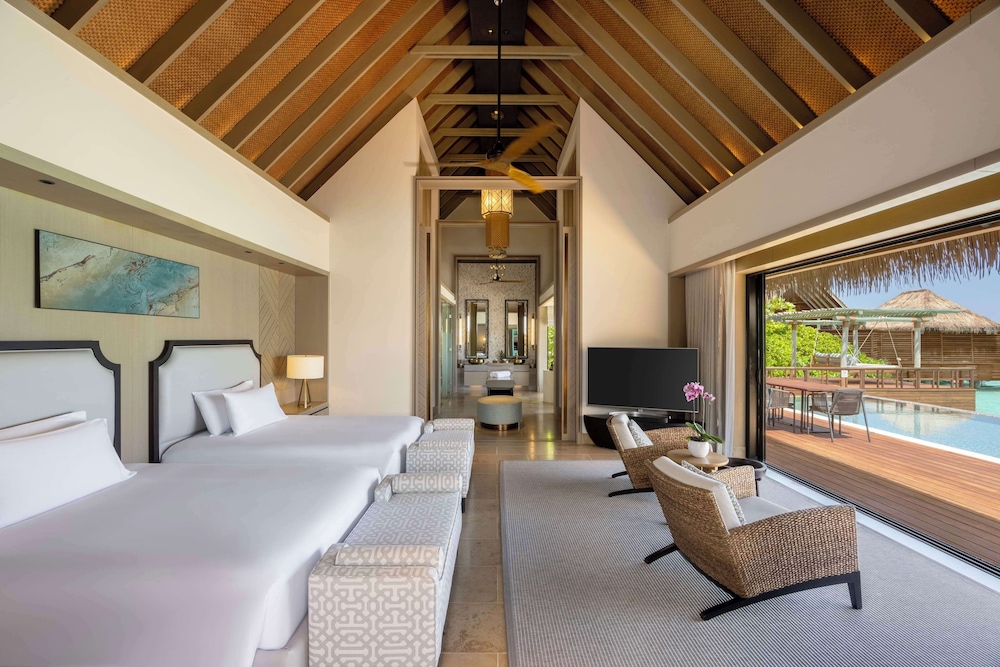Two Queen Bedded Grand Reef Villa with Pool - Photo 6