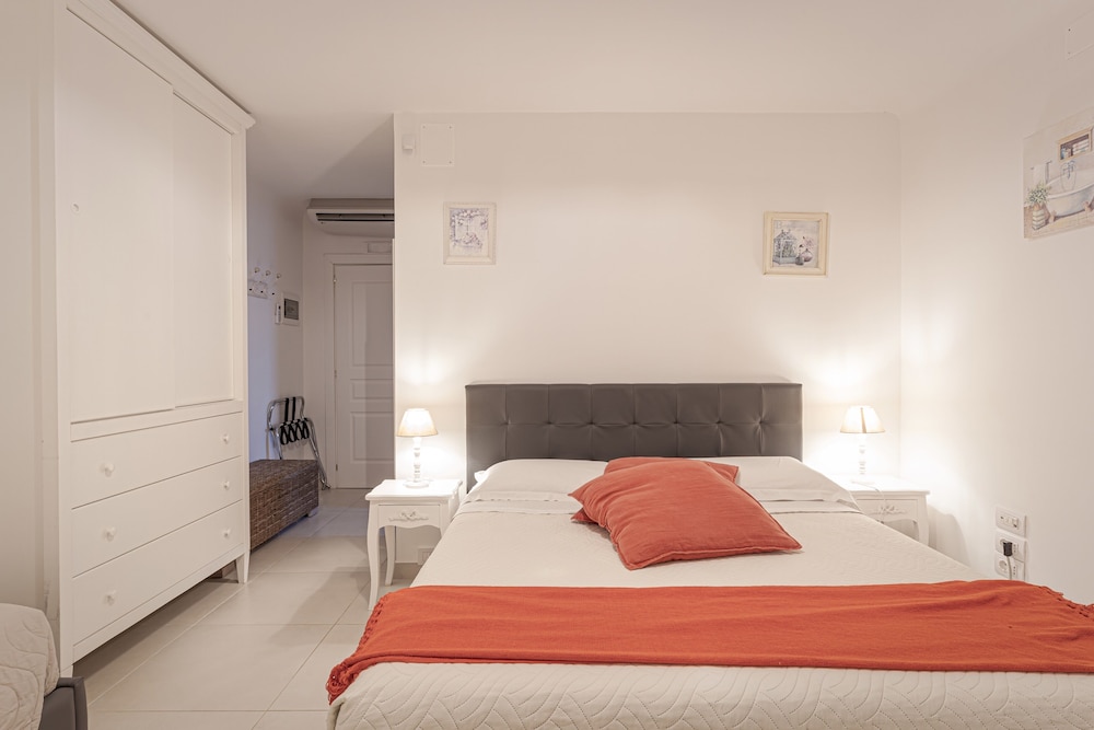 Deluxe Quadruple Room, 1 Bedroom, Pool View photo 2