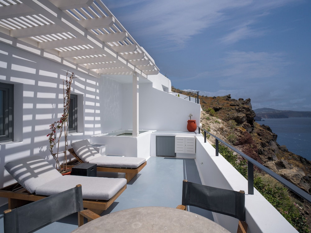 The Shipbuilder's Suite with Hot Tub & Caldera View - Photo 15