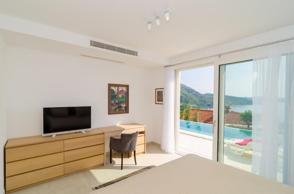 Villa (Five Bedroom Villa with Swimming Pool) photo 1