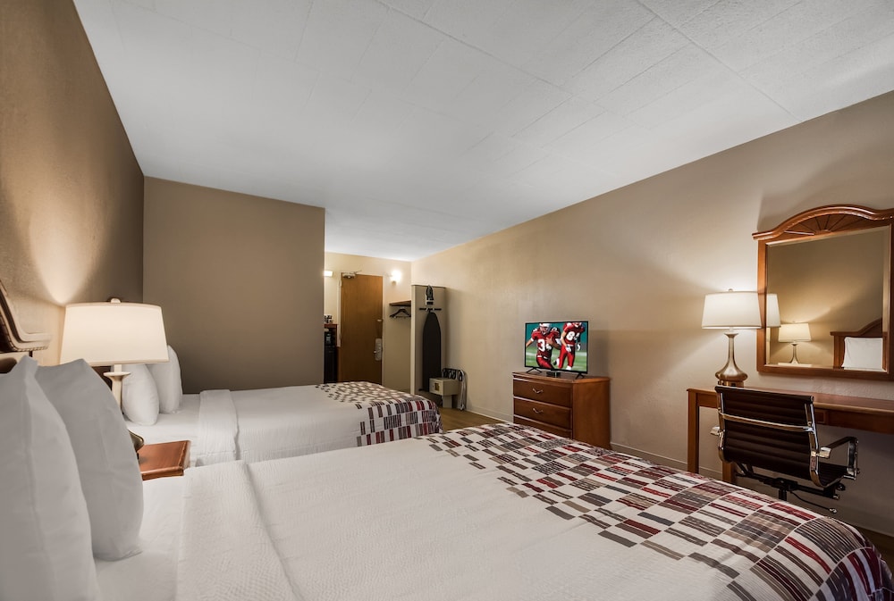 Deluxe Room, 2 Queen Beds, Smoking photo 3