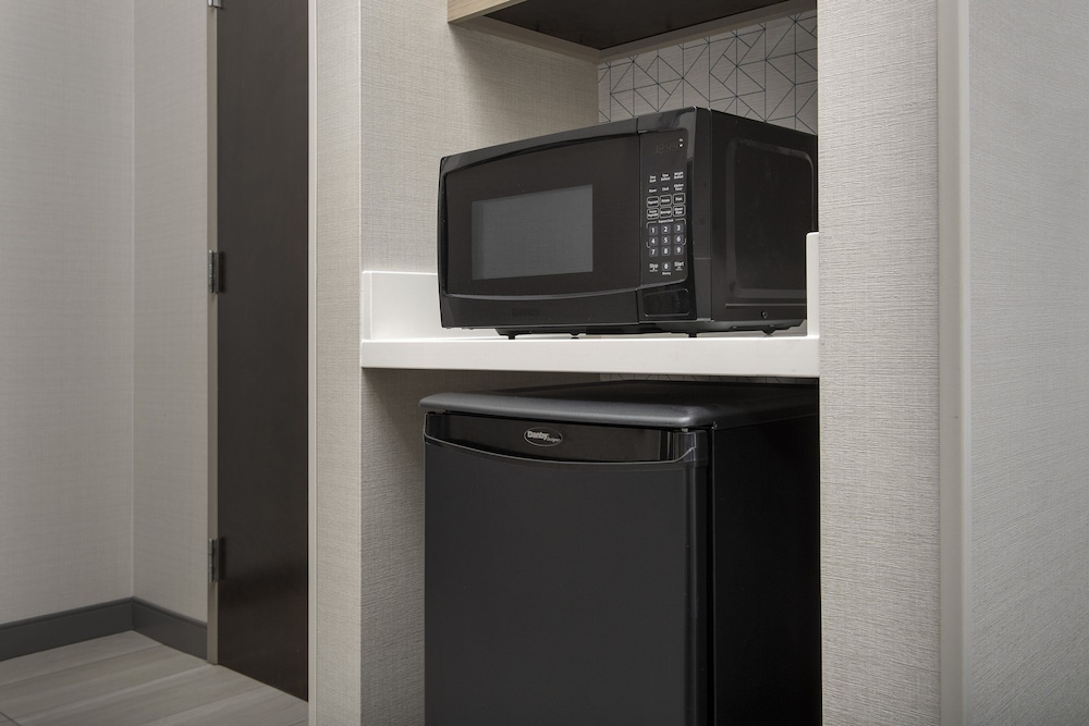 Standard Room, 1 King Bed, Microwave (Minifridge) photo 3