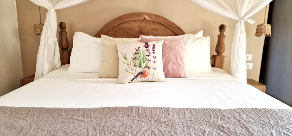 Deluxe Double Room, 1 King Bed (tropical)