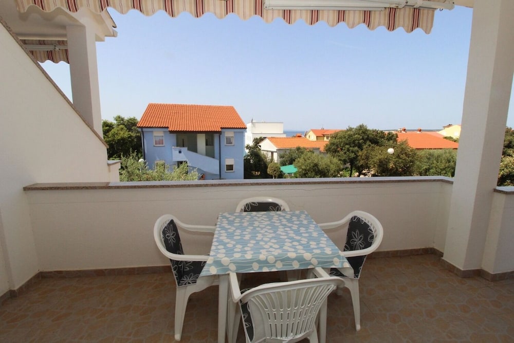 Apartment (Uga2 - 70m from the beach - A1-kat(2+) photo 3