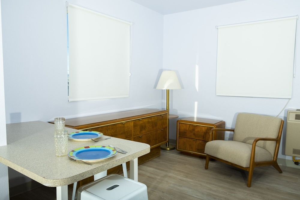 Premier Studio Suite, 1 King Bed, Kitchen, Mountain View, No Pets Allowed photo 3