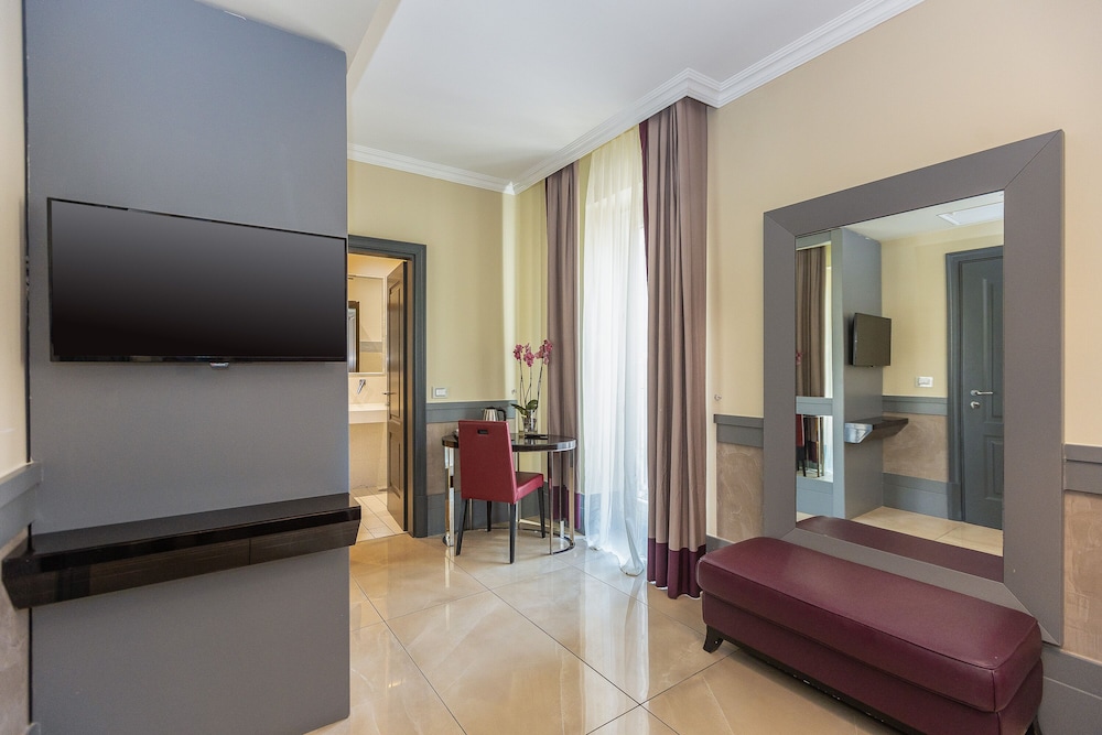 Traditional Double or Twin Room - Photo 9