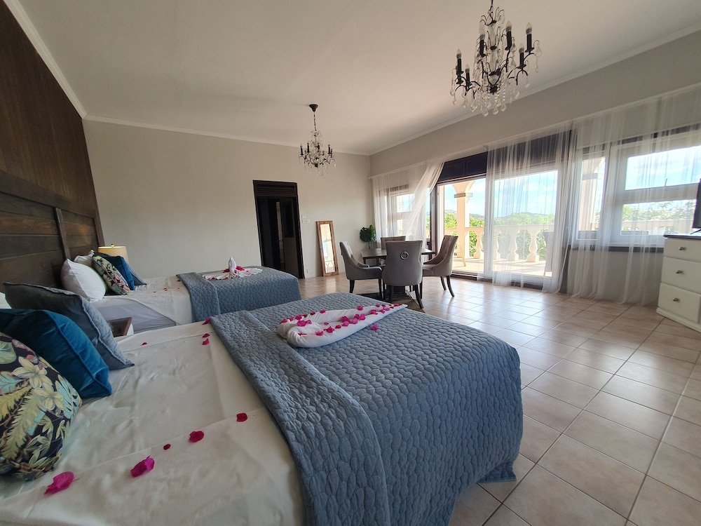 House, Multiple Bedrooms photo 1