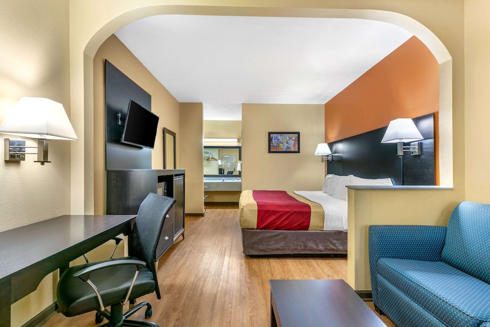 Standard Room, 1 King Bed with Sofa bed, Non Smoking photo 3