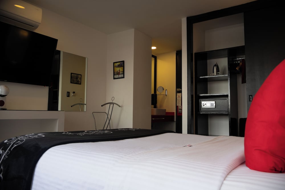 Executive Room, 1 King Bed - Photo 2