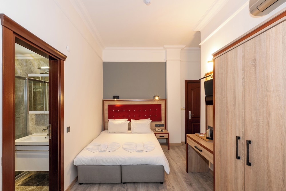 Standard Double or Twin Room photo 1