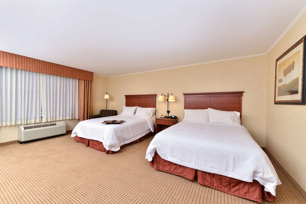 Room, 2 Queen Beds, Accessible, Bathtub (Mobility & Hearing) - Photo 2
