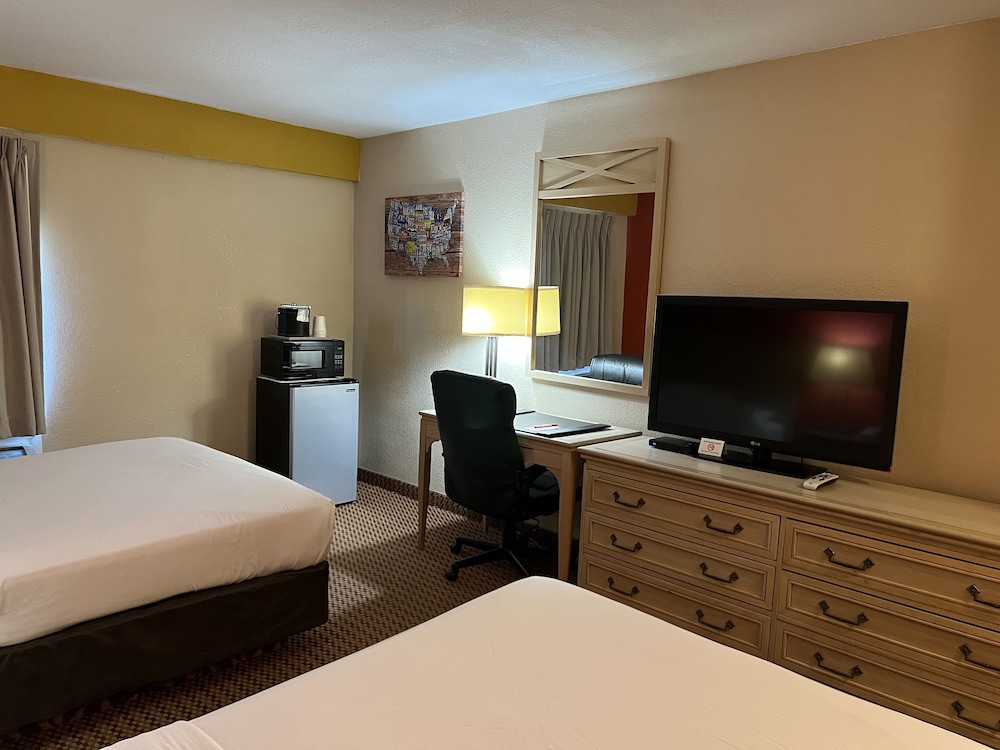 Room, 2 Queen Beds, Non Smoking photo 2