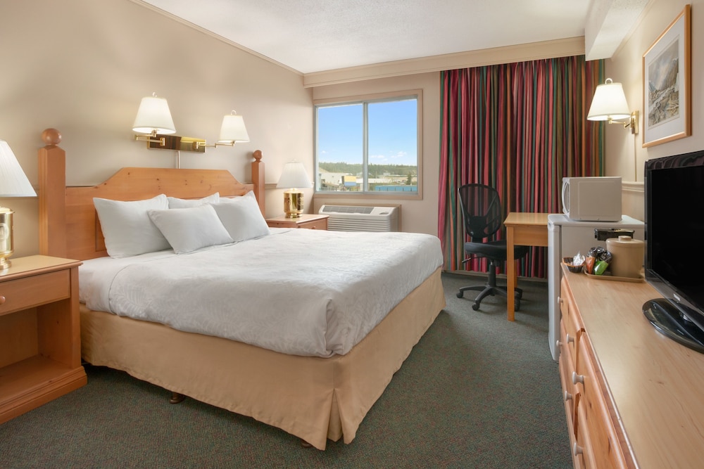 Standard Suite, 1 King Bed, Non Smoking - Photo 2