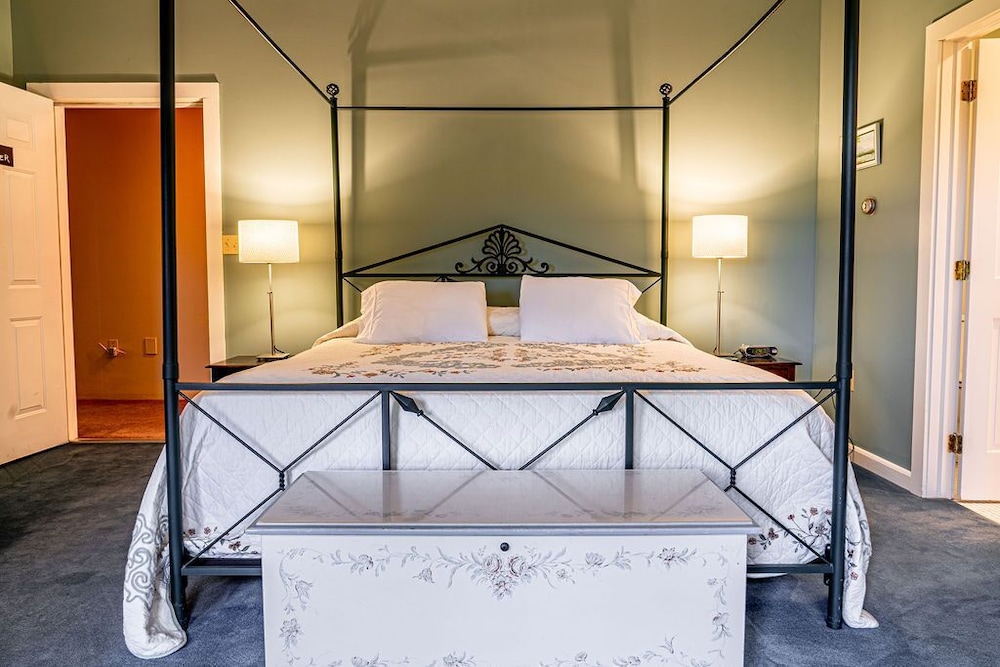 Hunter Room