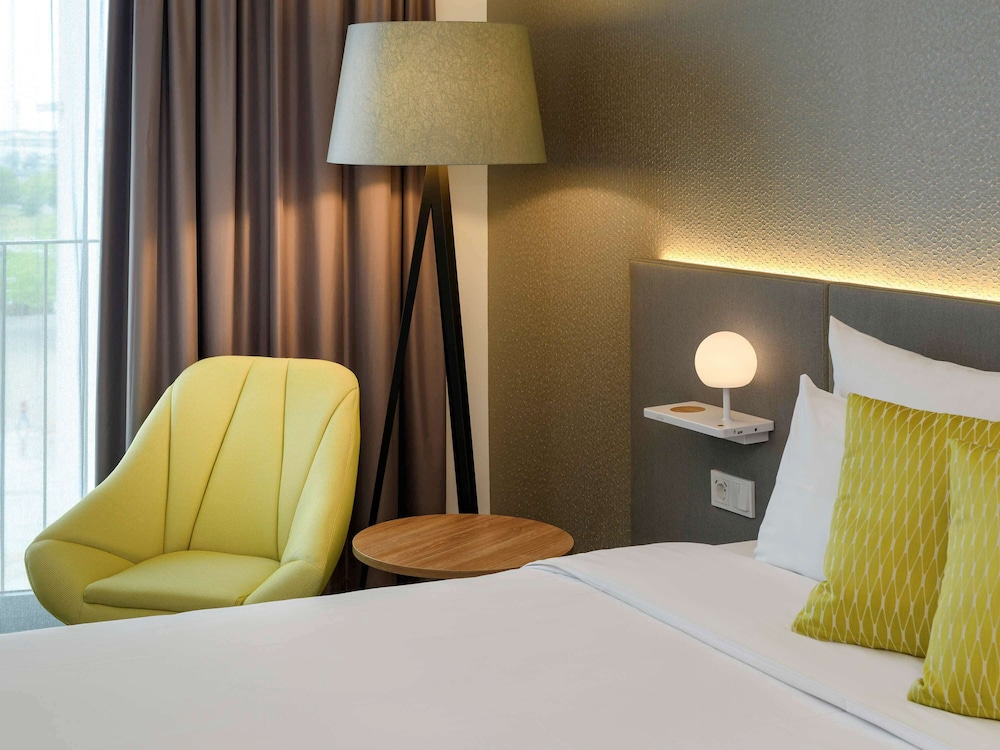 Standard Room, 1 Queen Bed - Photo 3