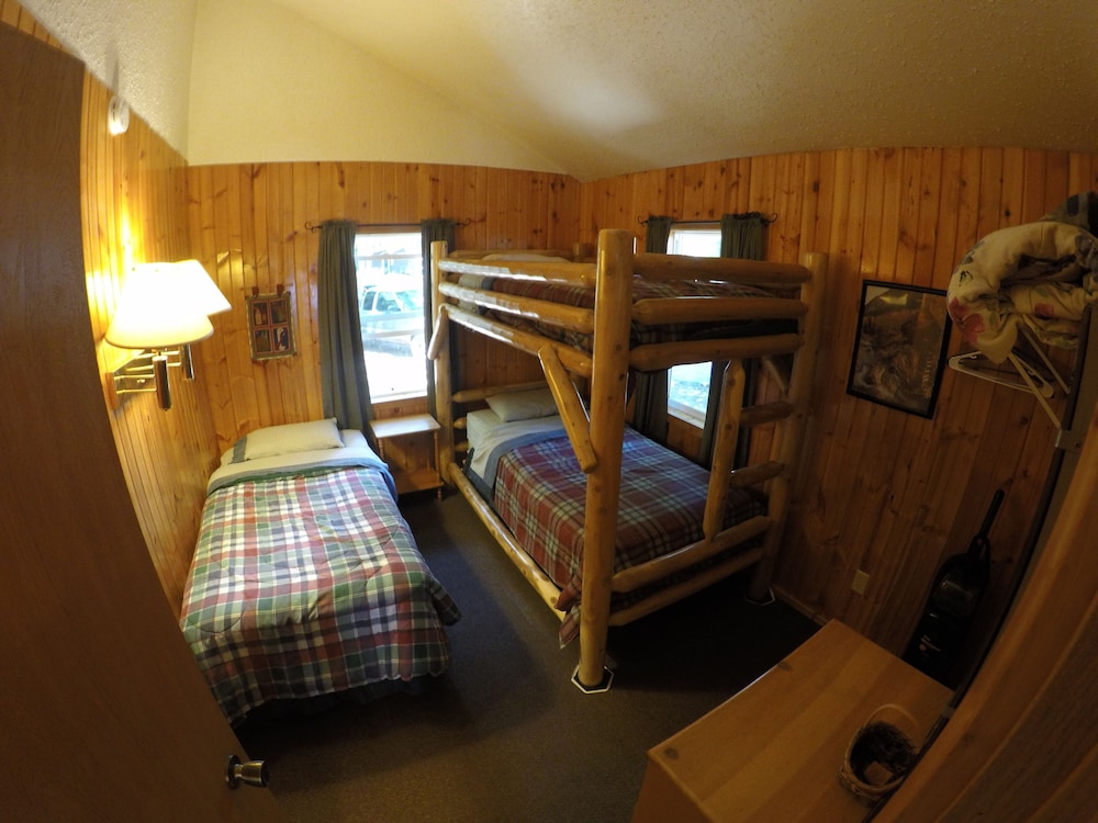 Cabin, 2 Bedrooms, Fireplace, Lake View (Oakwood) photo 3
