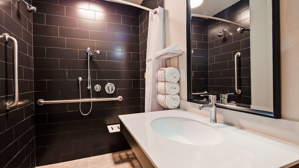 Suite, 1 King Bed, Accessible, Non Smoking (with Sofabed) - Photo 4
