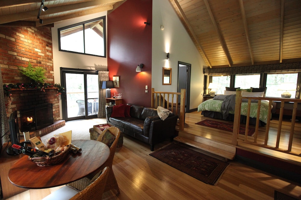 Romantic Cottage, 1 Bedroom, Non Smoking, Kitchen (Multi Night Getaway) photo 3