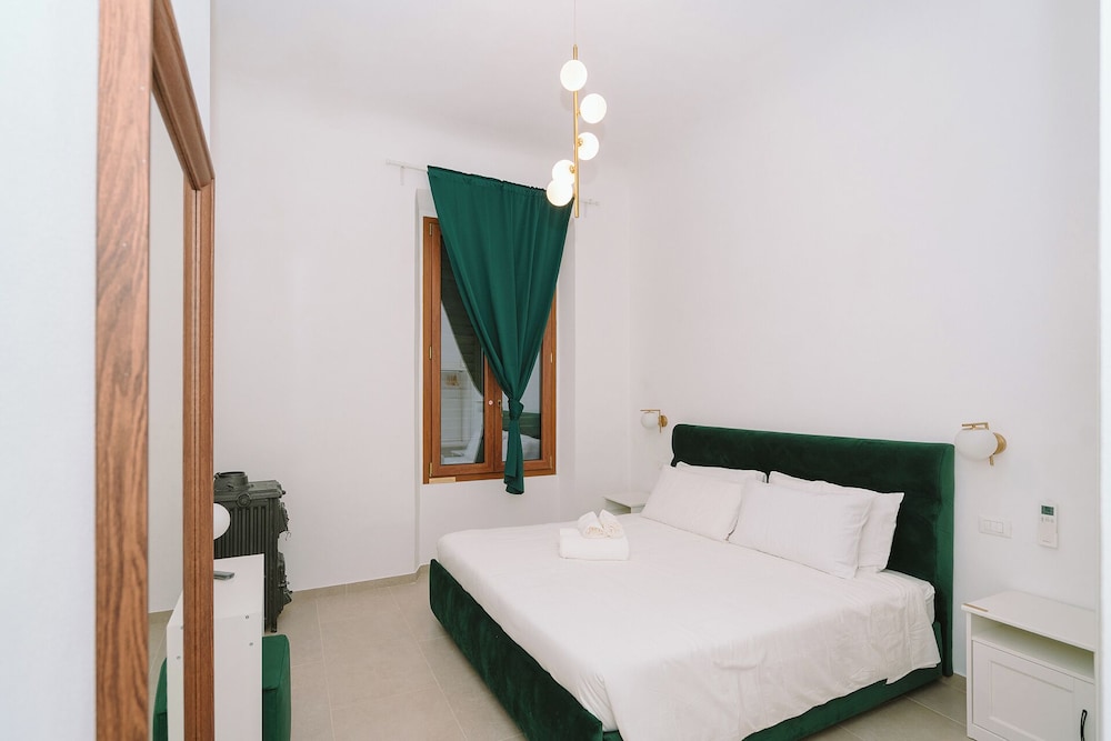 COMFORT DOUBLE ROOM COURTYARD VIEW AIRCONDITIONING PRIVATE BATHROOM(BOHEME)
