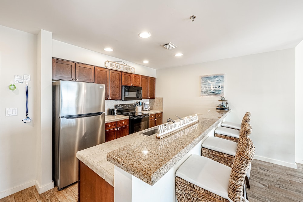 Condo, 1 King Bed With Sofa Bed (Luau Ii 6429) photo 1
