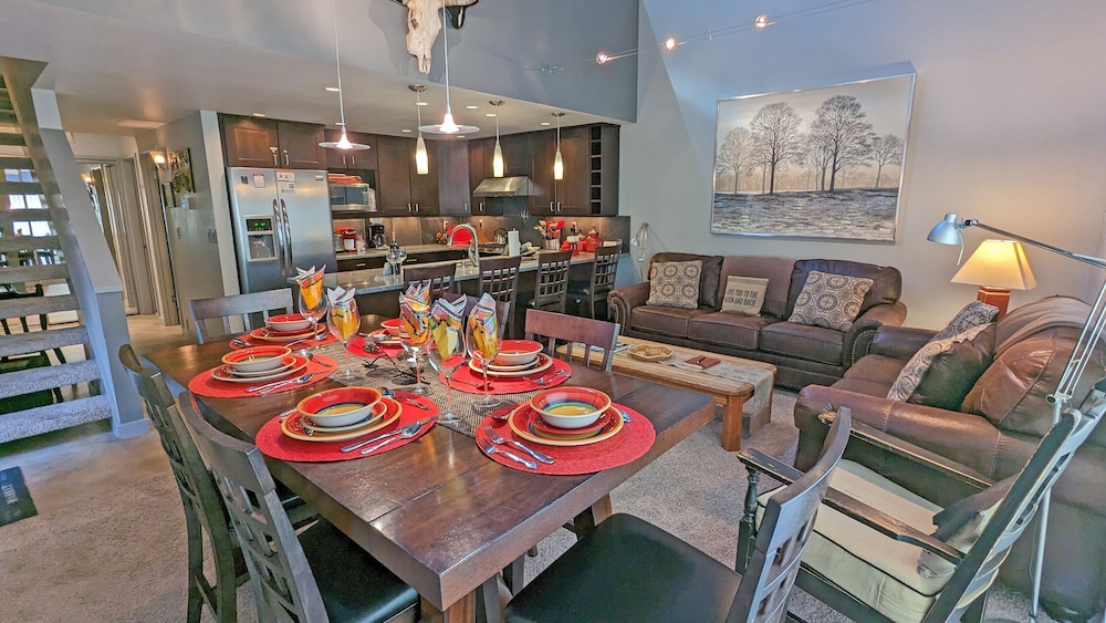 Condo, 2 Bedrooms