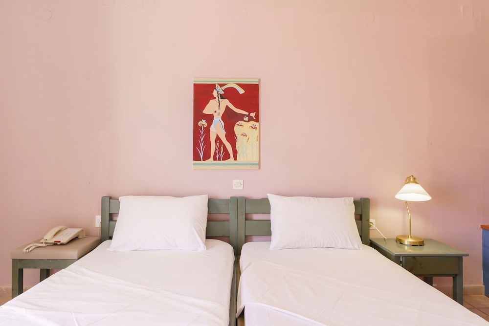 Classic Quadruple Room, Partial Sea View photo 1