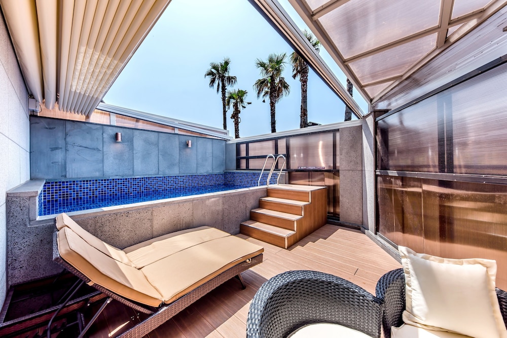 Pool Villa Royal Suite (Free use of Infinity Pool included)