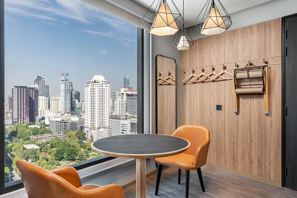 Room, 1 Queen Bed, City View (Corner)