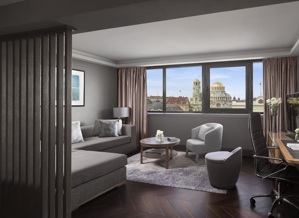 Suite, 1 Bedroom (Cathedral View) - Photo 6
