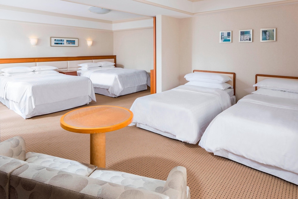 Premium Room, Multiple Beds - Photo 2