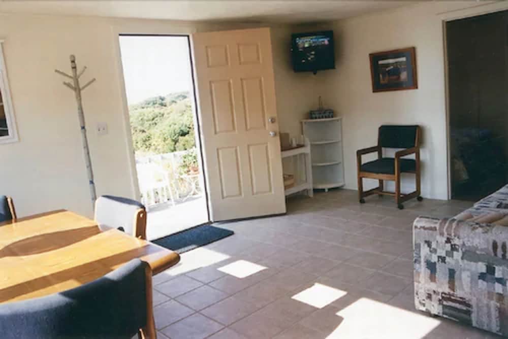 2 Bedroom Cottage photo 1