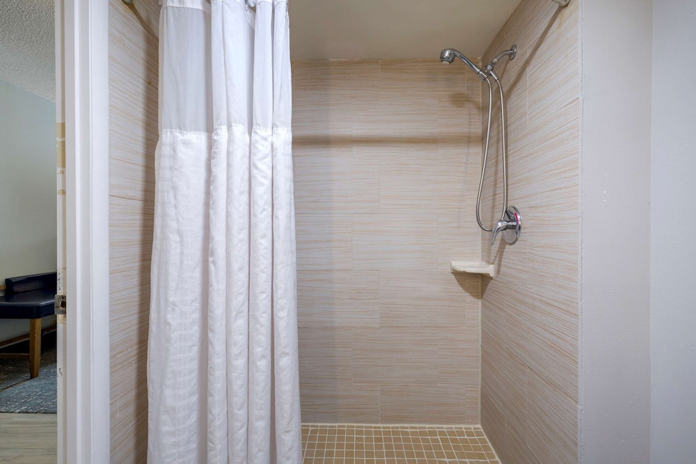 Room, 1 Queen Bed, Hearing Accessible, Non Smoking - Photo 6