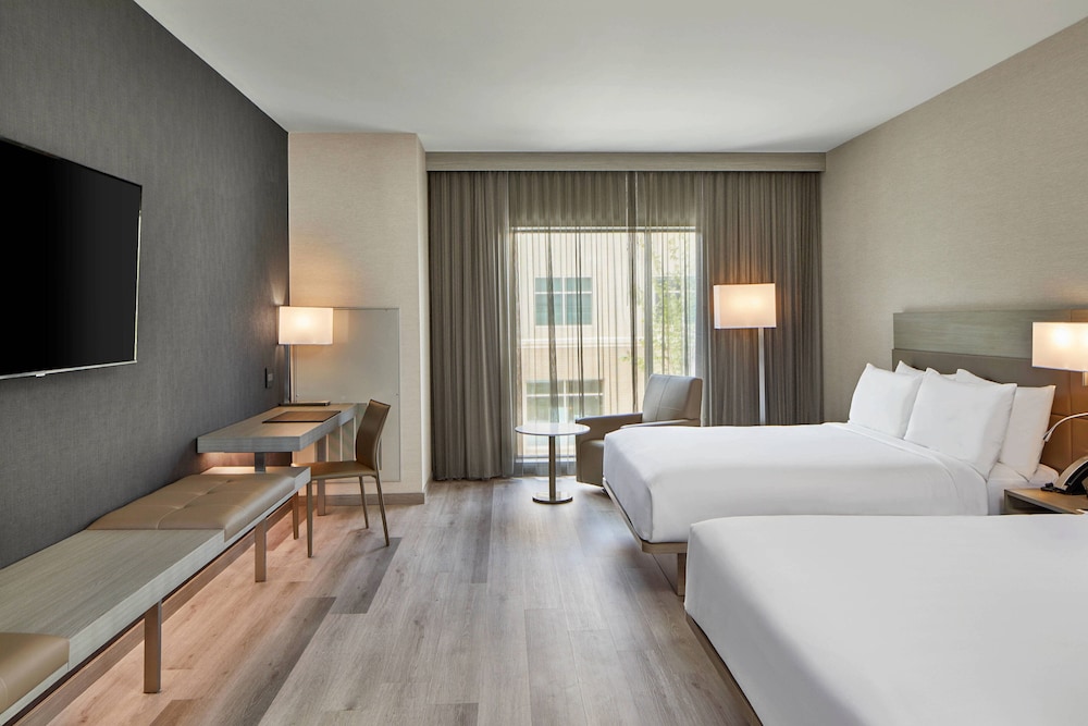 Room, 2 Queen Beds - Photo 1