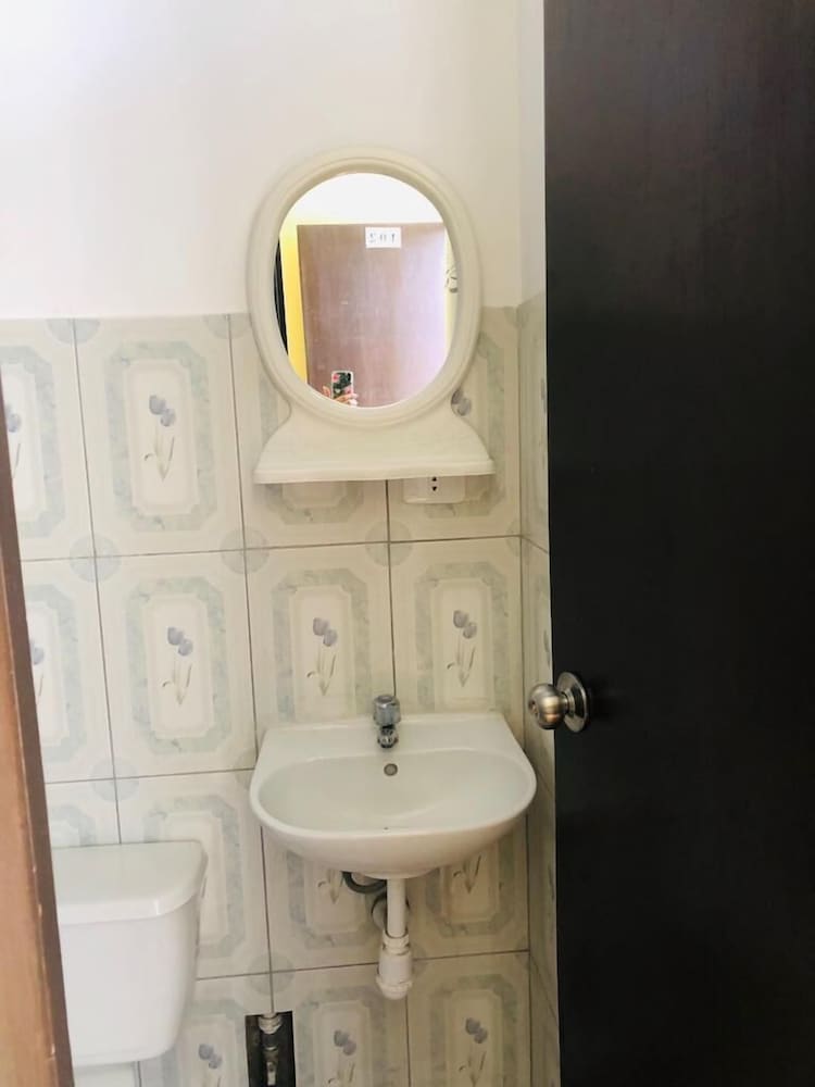 Family Room, Private Bathroom photo 3