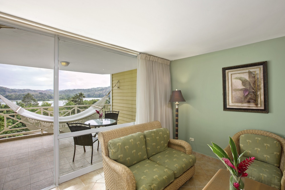 Suite - Photo 2