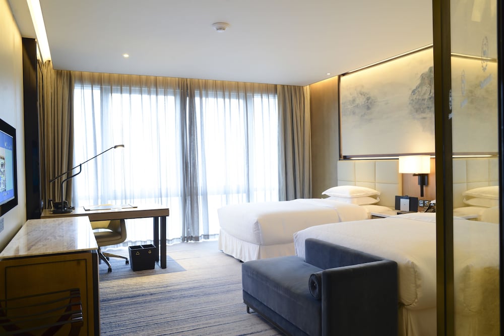 Room, 2 Double Beds, Ocean View photo 2