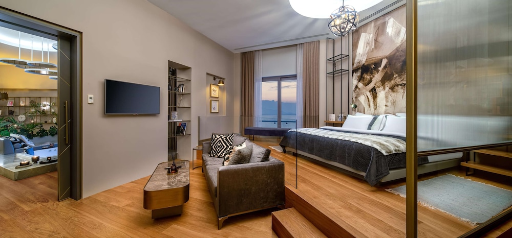 Ocean Suite (Urban Chic Lounge Access)