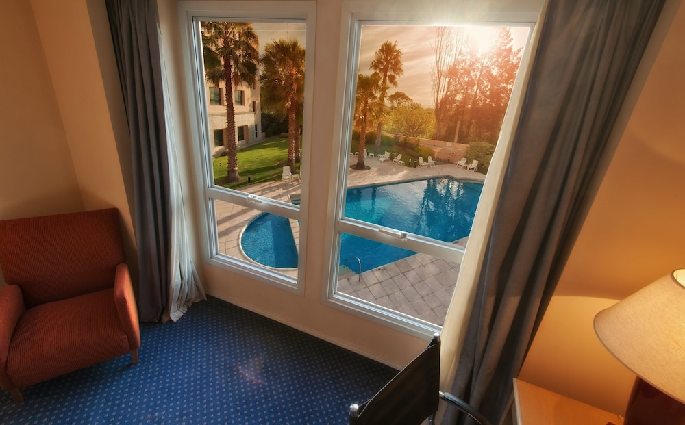 Suite, 1 King Bed, Mountain View (Pool View)