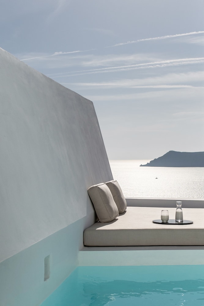 Mythic Suite with Private Outdoor Plunge Pool and 180o Caldera View