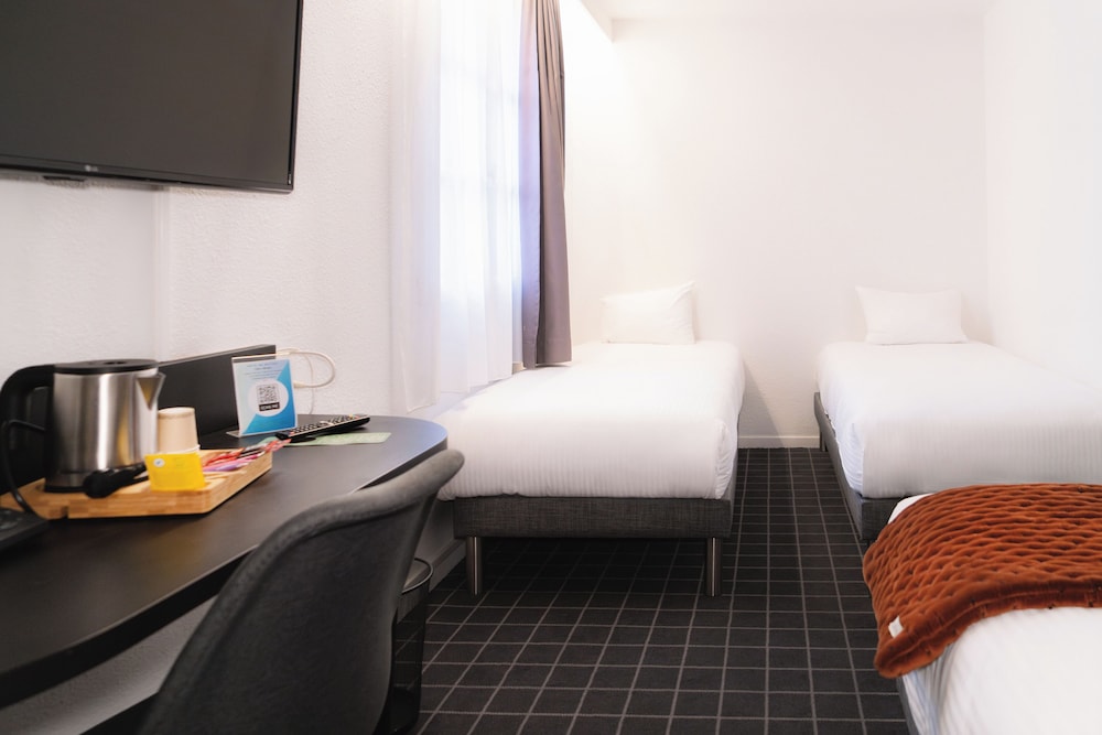 Family Quadruple Room, Private Bathroom - Photo 3