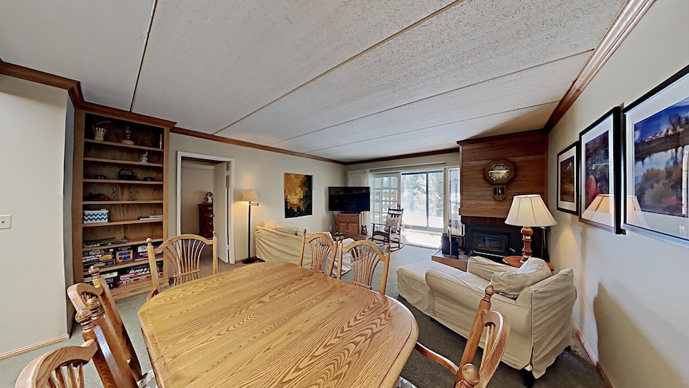 Condo, 2 Bedrooms