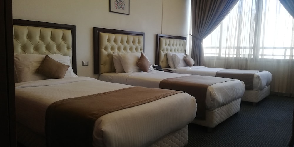 Club Triple Room