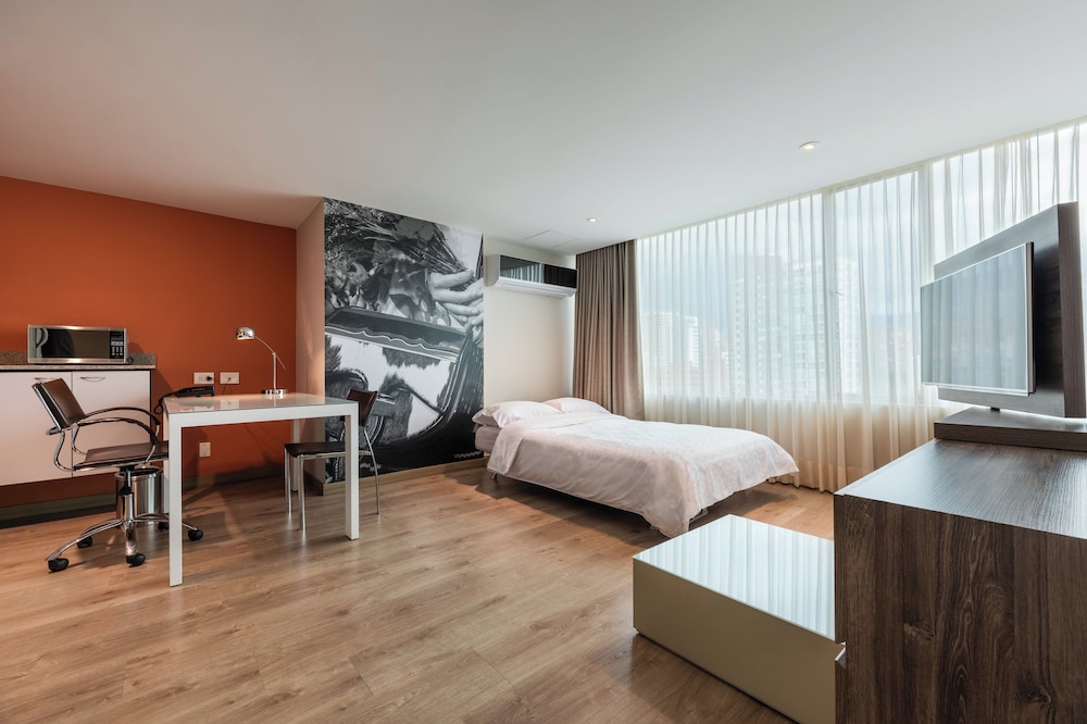Suite, 1 Queen Bed - Photo 11