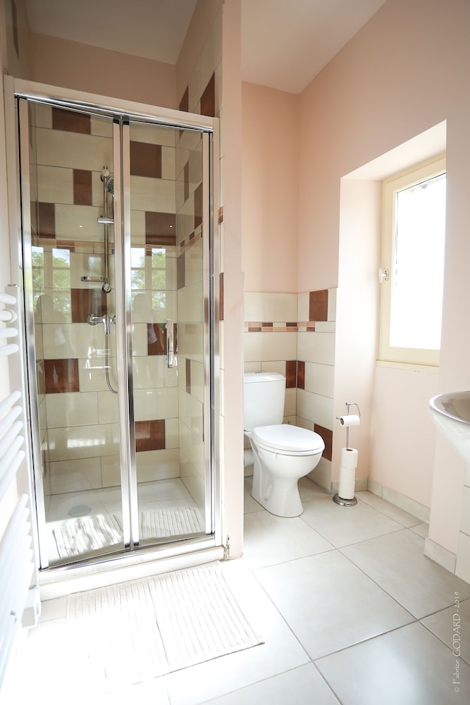 Comfort Double Room, Ensuite, Garden View (Chambre Cassis) photo 3