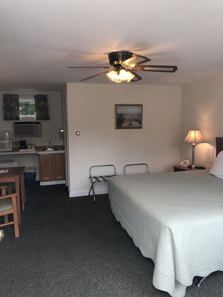 Ground Floor, 1 King Bed (Children not permitted)