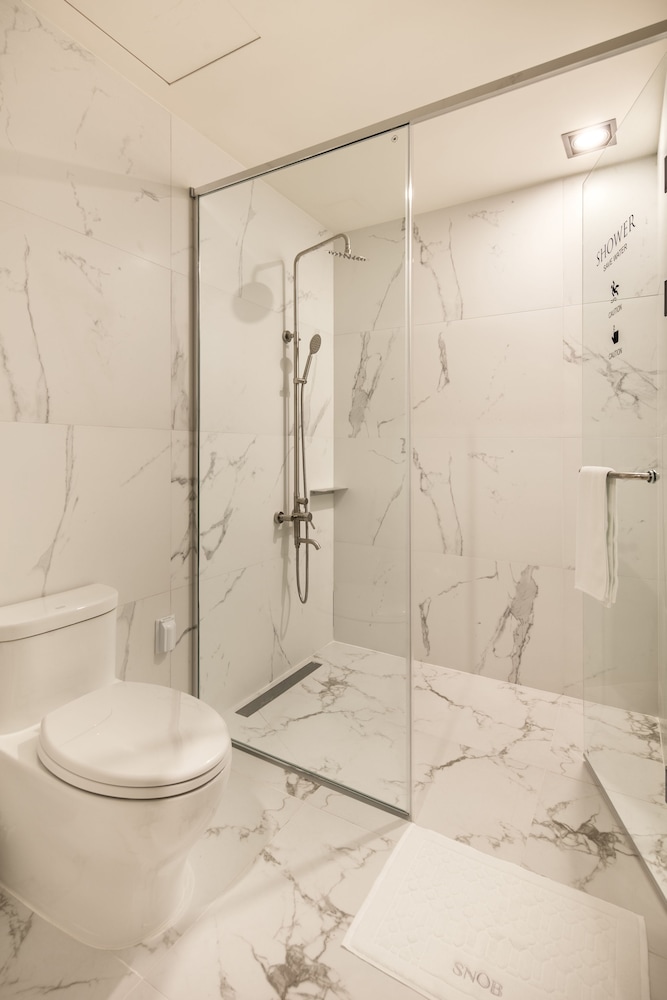 Suite - Photo 3
