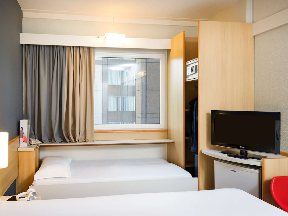 Standard Room, Multiple Beds photo 2